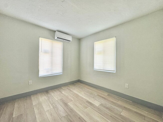 Foto del edificio - Fully Remodeled Three Bedroom Single Family Home