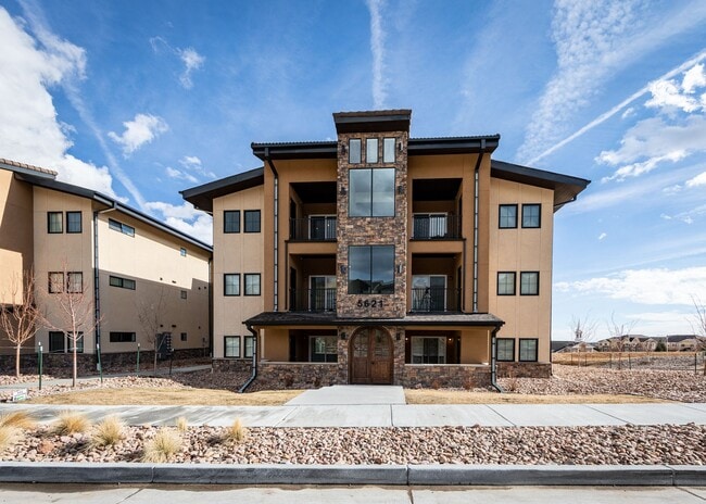 Foto del edificio - 1 bed, 1 bath Top Floor near Garden of the Gods