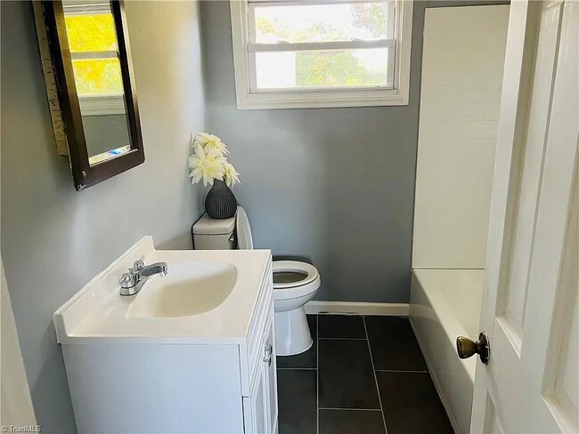 Foto del edificio - 514 Merritt Dr