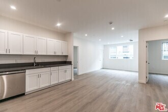 Building Photo - 1227 N Berendo St