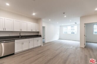 Building Photo - 1227 N Berendo St