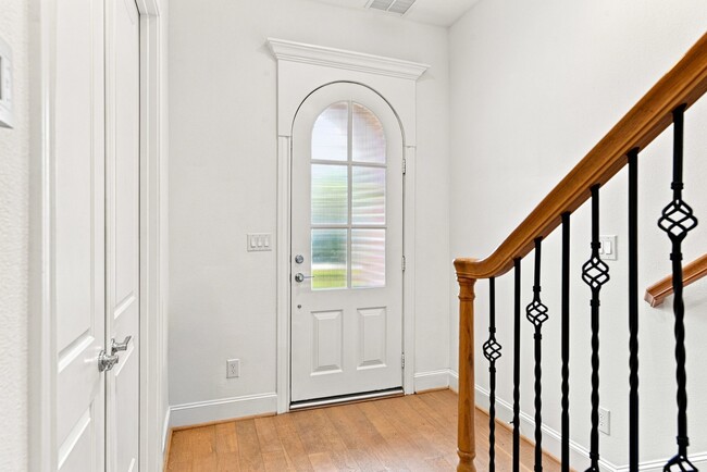 Building Photo - 9538 London Bridge Station