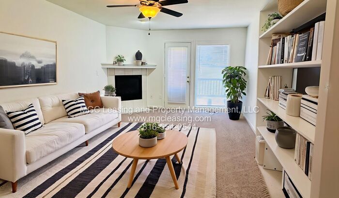 Foto principal - Creekwood Townhomes with 2-vehicle garage ...