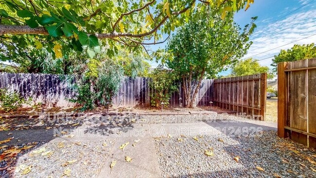 Foto del edificio - 865 Lorna Dr