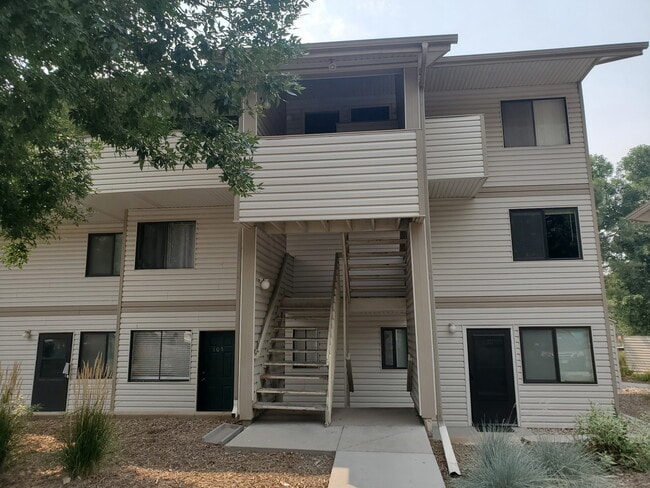 Building Photo - 1705 Heatheridge Rd
