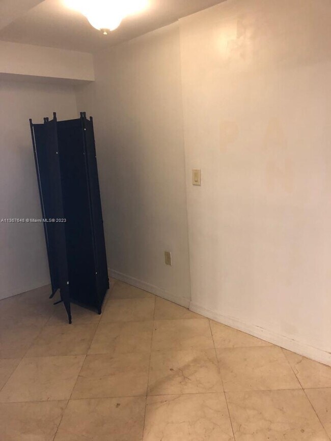 Foto del edificio - 2175 NE 170th St