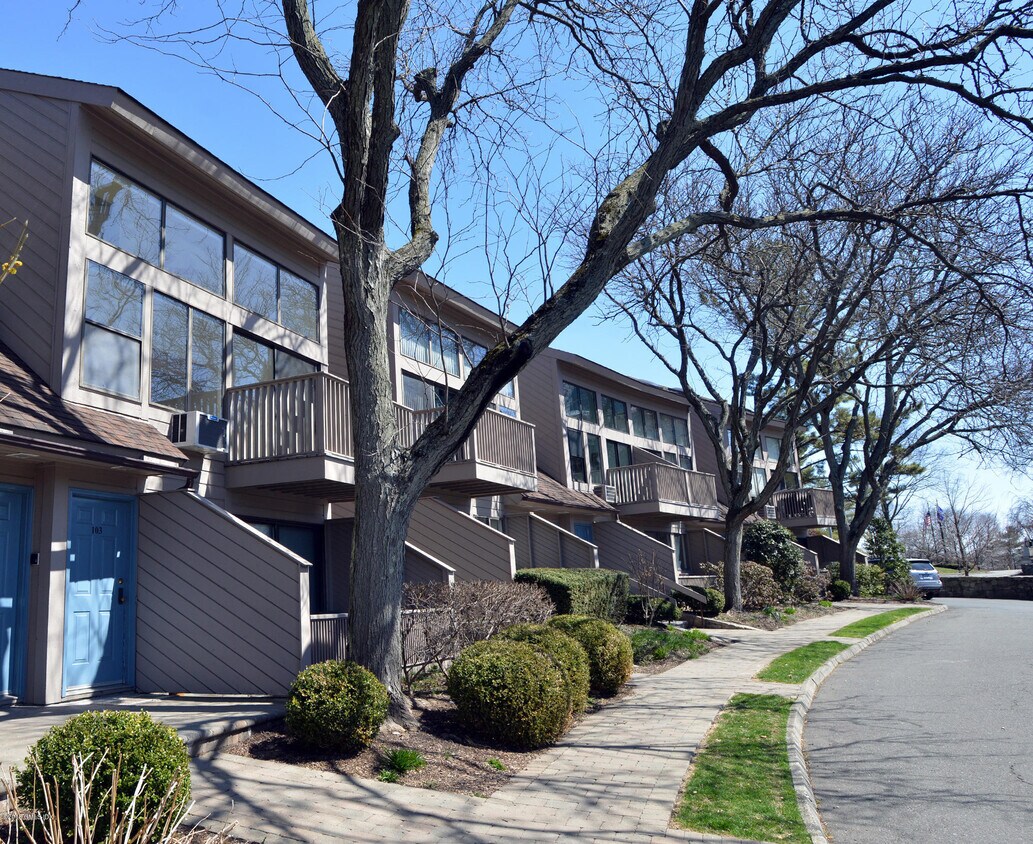 1465 E Putnam Ave Unit 118, Greenwich, CT 06870 Condo for Rent in