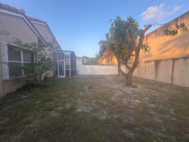Building Photo - 4044 NW 62nd Ct
