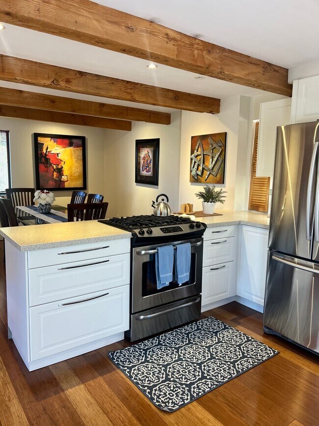 Building Photo - Tri Level Cabin Home in Idyllwild!