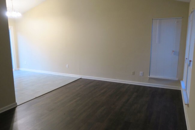 Building Photo - COZY SPLIT LEVEL HOME IN LAWRENCEVILLE