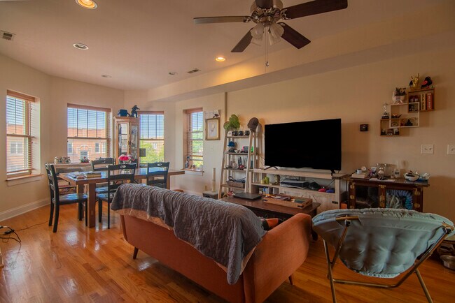 Foto del edificio - 4855 N Drake Ave