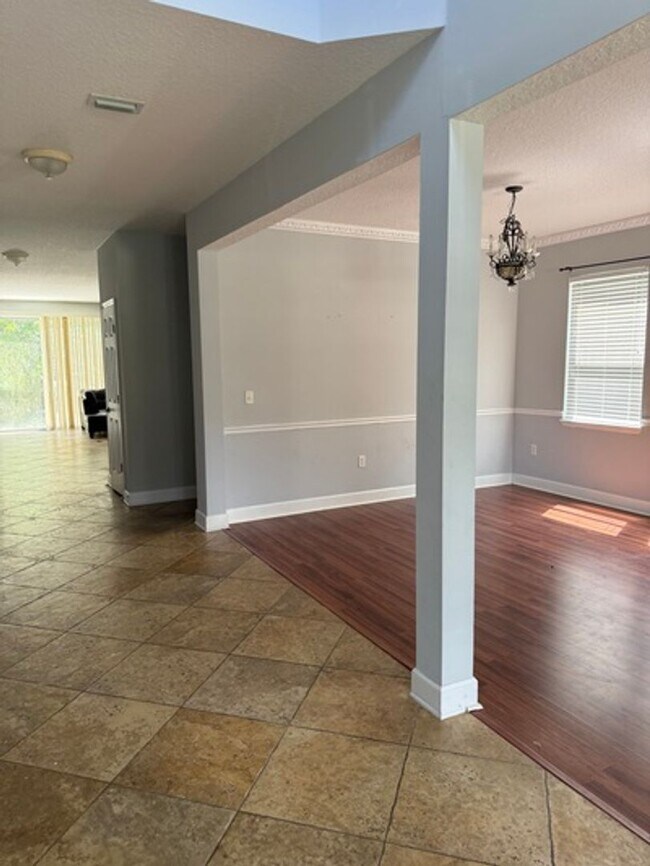 Building Photo - 1676 Majestic View Ln