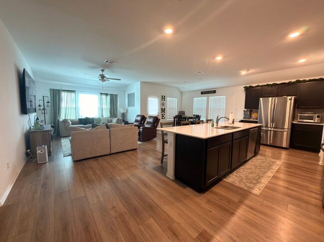 Building Photo - 200 Sebring Cir