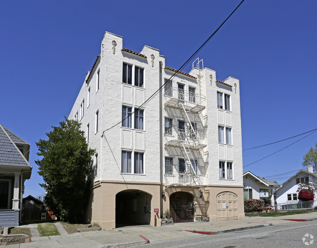 Primary Photo - 4231 Montgomery St