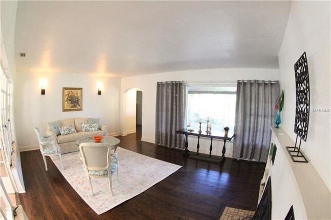 Building Photo - 4300 3rd Ave S, Saint Petersburg, FL 33711