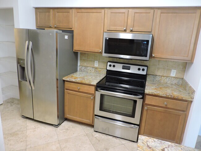Building Photo - 7305 Myrtlewood Cir W