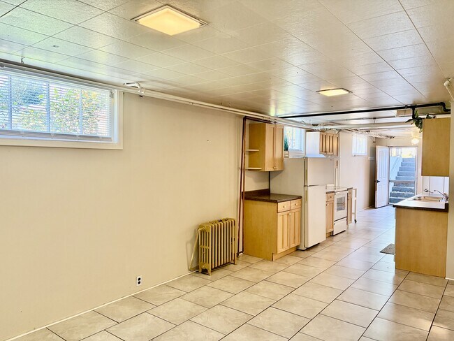 Building Photo - 2732 Eldridge Ave