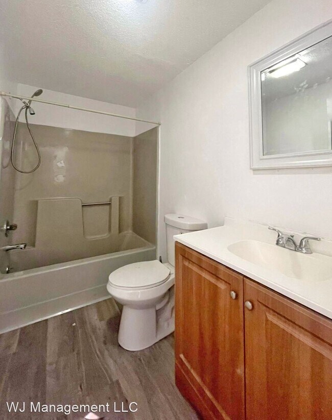 Building Photo - 2 br, 1 bath House - 90 Washburn St.