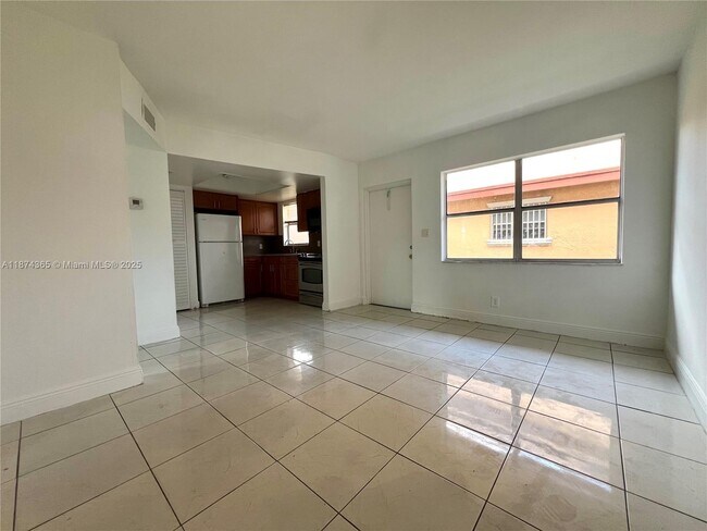 Foto del edificio - 101 NE 41st St