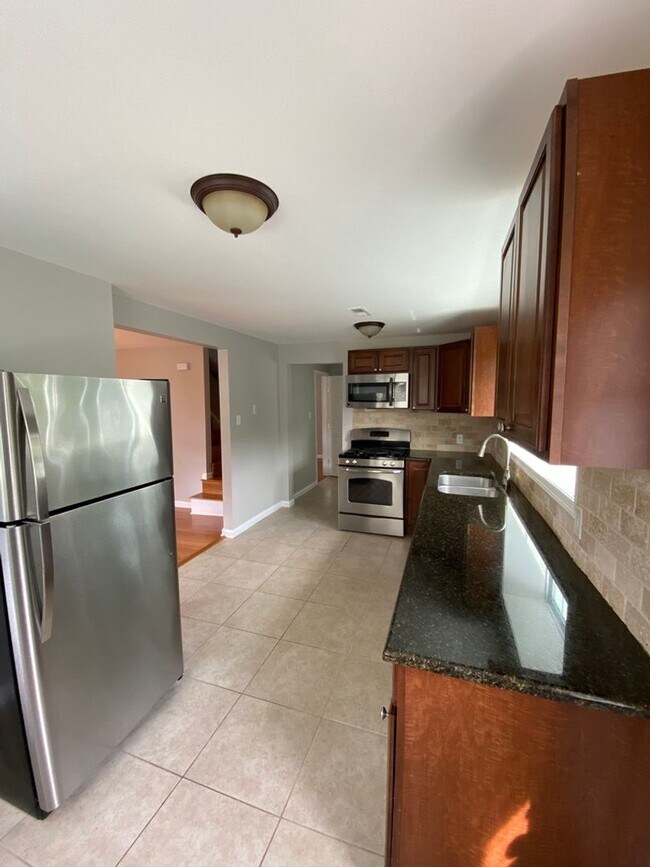 Building Photo - Single Family Home in Berwyn