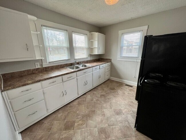 Building Photo - 2 BR 1 BA Single Family Home in Murfreesboro