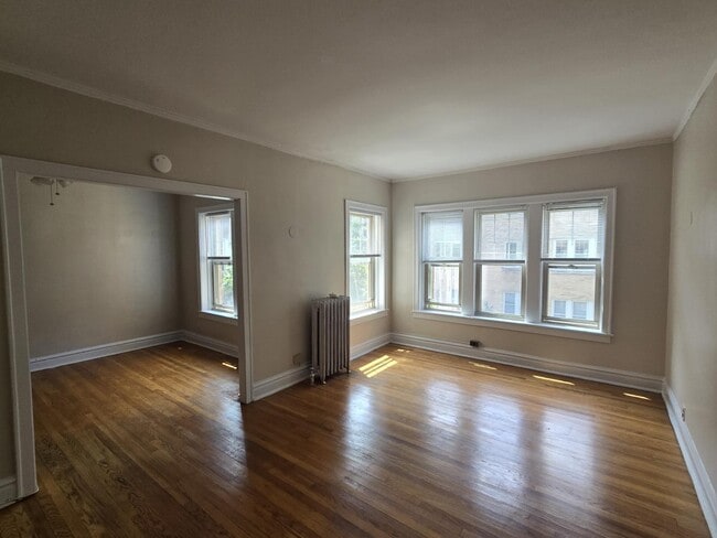 Building Photo - 908 Reba Pl