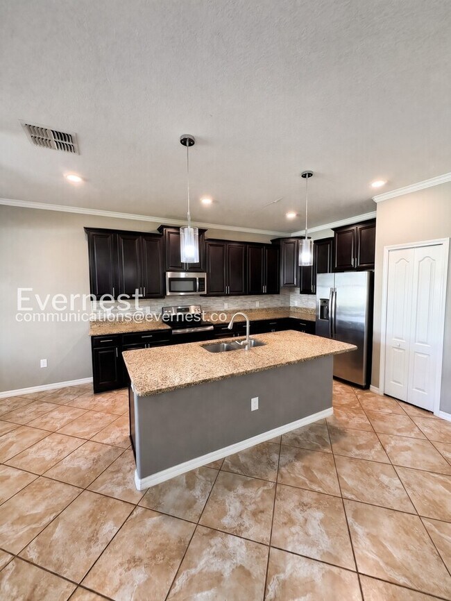 Foto del edificio - 4 Bed & 3 Bath Home with Fenced Yard and Modern Amenities / Voucher Accepted / No Pets Allowed / ...
