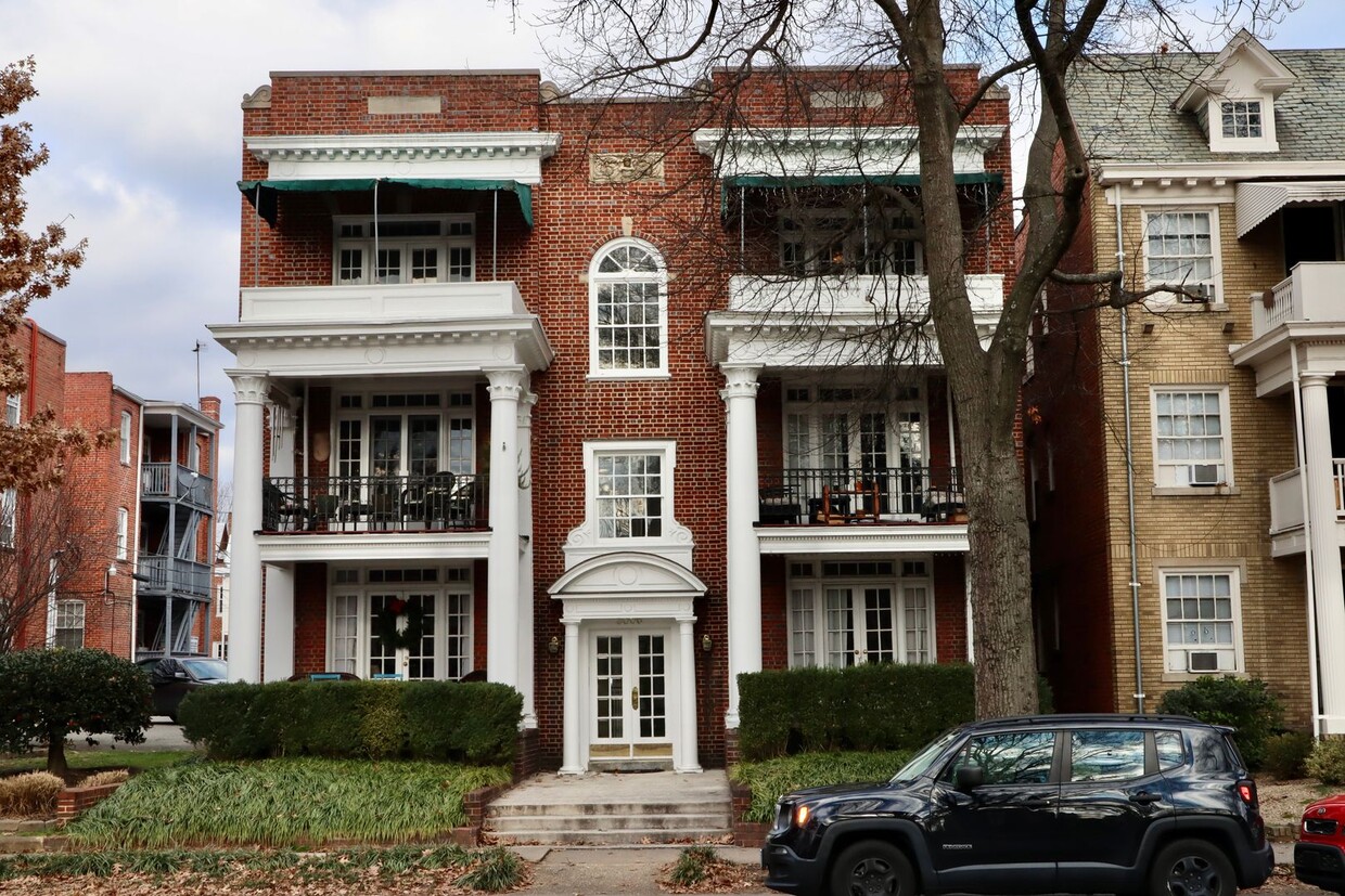 Primary Photo - THIS IS THE ONE 2 Bedroom 2 Bath Condo in ...