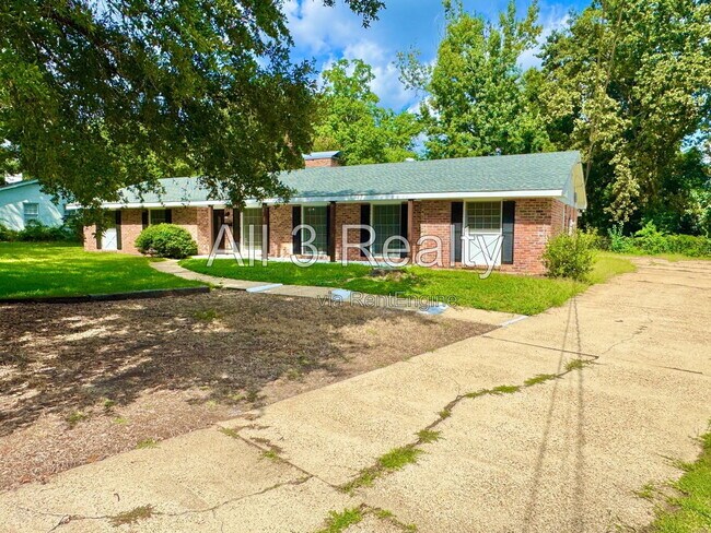 Building Photo - 2557 Woodley Rd