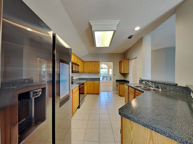 Foto del edificio - 11901 Port Rd