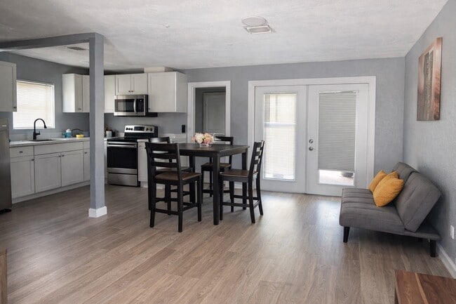 Foto del edificio - 802 E Emma St