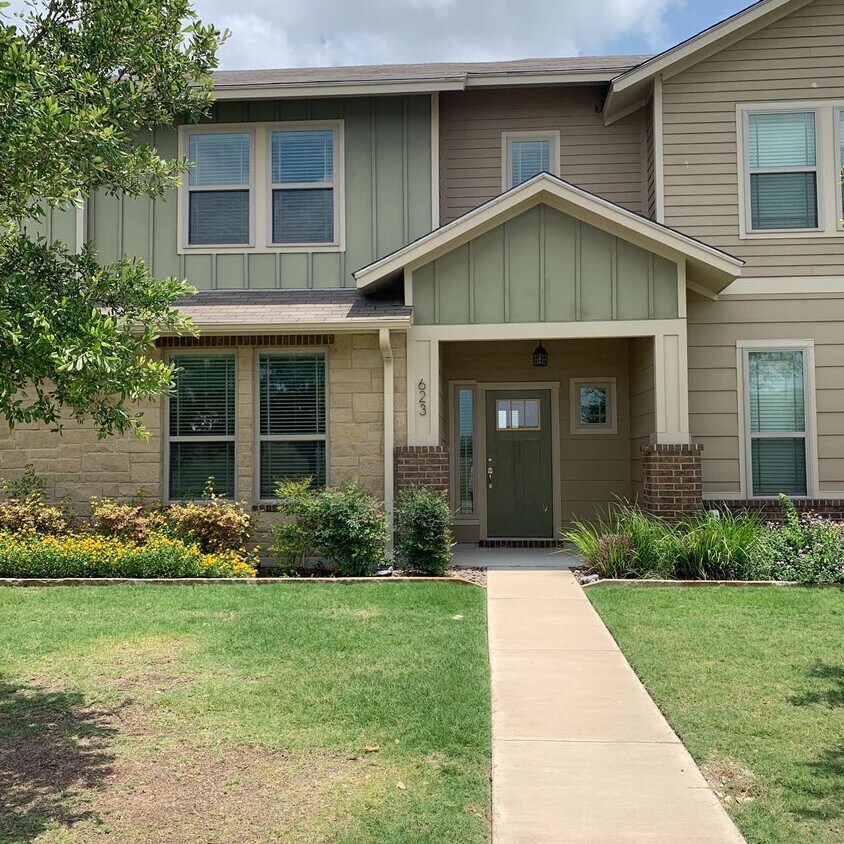 Foto principal - 623 Westfield Blvd