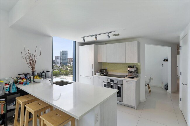 Foto del edificio - 501 NE 31st St
