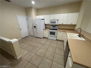 Building Photo - 8271 Village Edge Cir