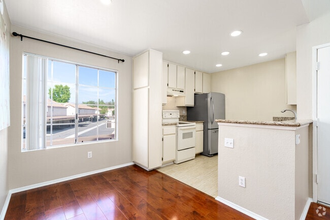 Building Photo - 23395 La Crescenta