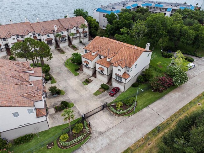 Foto del edificio - 309 Lakeside Ln