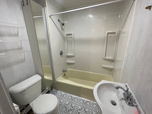 Bathroom - 75 Saunders St