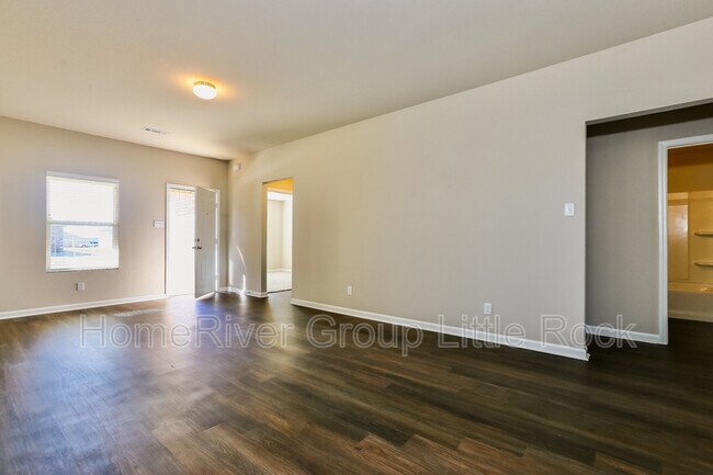 Building Photo - 124 Sunland Dr