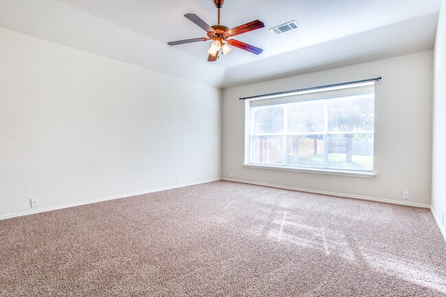 Foto del edificio - 612 Arrowood Pl