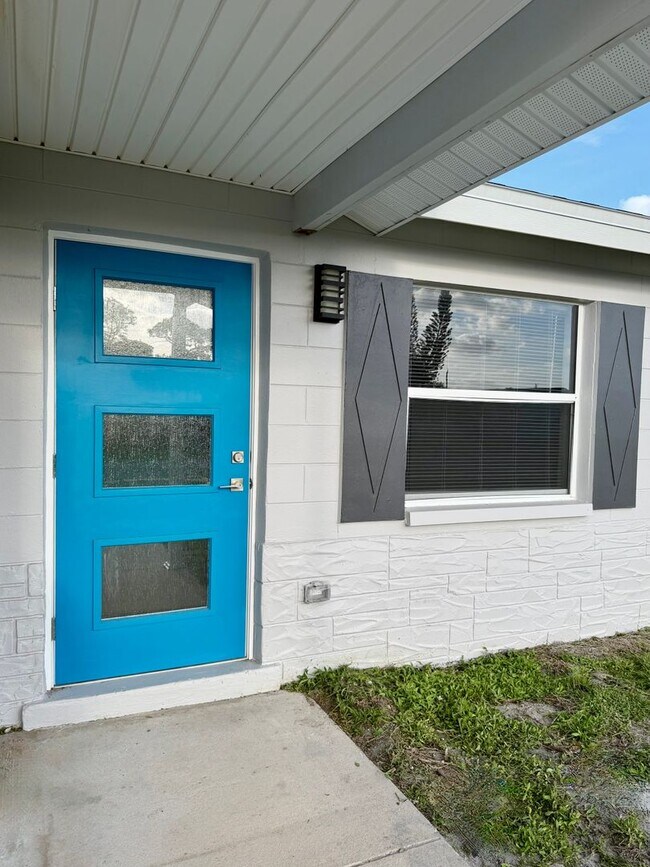 Building Photo - Adorable Makeover Melbourne Florida-Close to Wickham Rd.