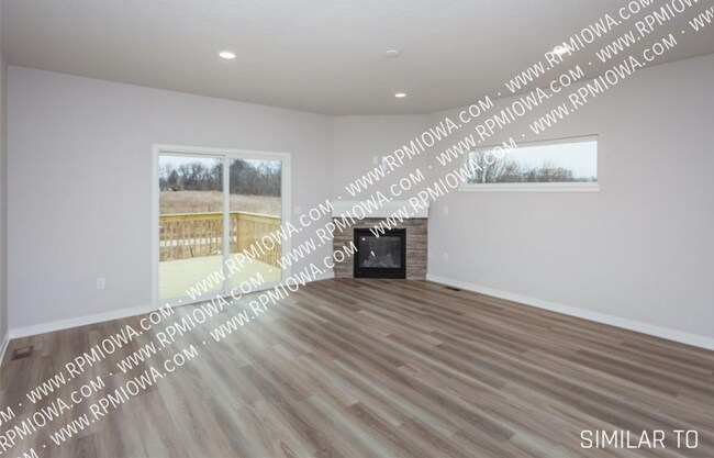 Foto del edificio - CHARMING TOWNHOME! 3 Bedrooms and 3 Bathro...