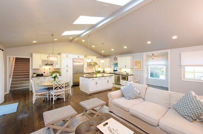 Building Photo - 2300 Laurel Ave