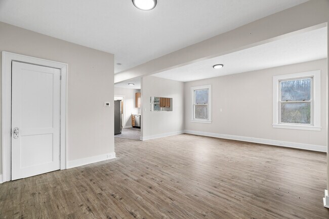 Foto del edificio - 3515 Greenway Dr