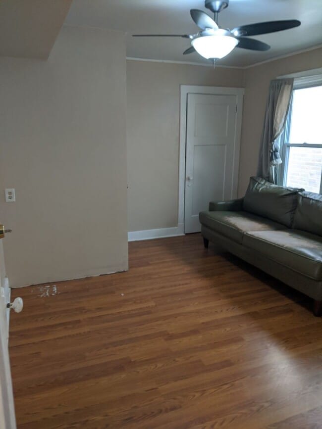 Building Photo - South Oakland Large and renovated 3 bedroo...