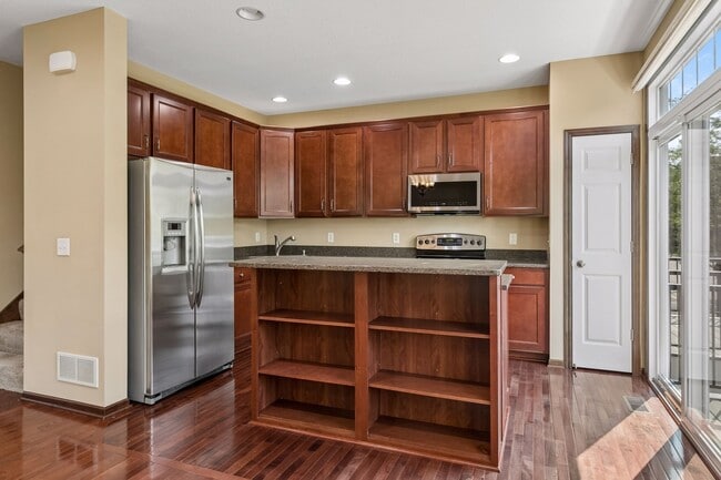 Building Photo - 10002 Gentian Dr