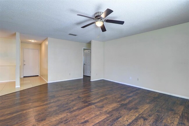 Building Photo - 1915 Saginaw Ct