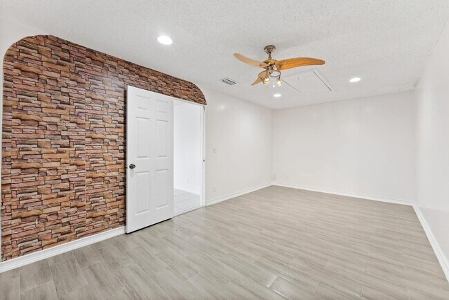 Building Photo - 4671 Rome Ct