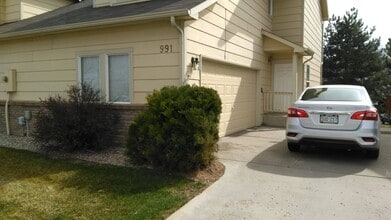 Building Photo - 991 Winona Cir