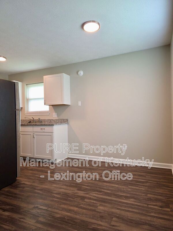 Foto del edificio - 3793 Camelot Dr