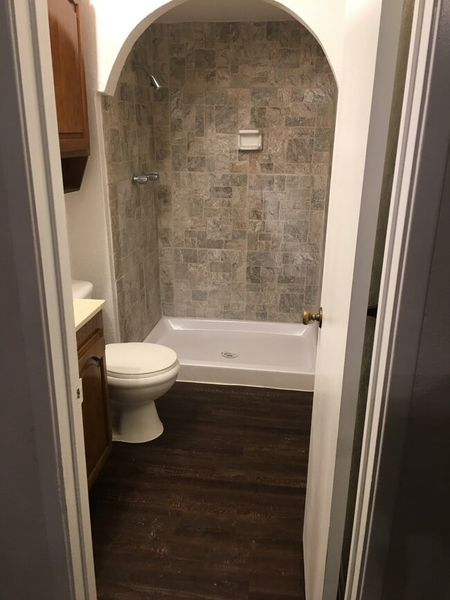 Bath - 7354 Oakstone Dr